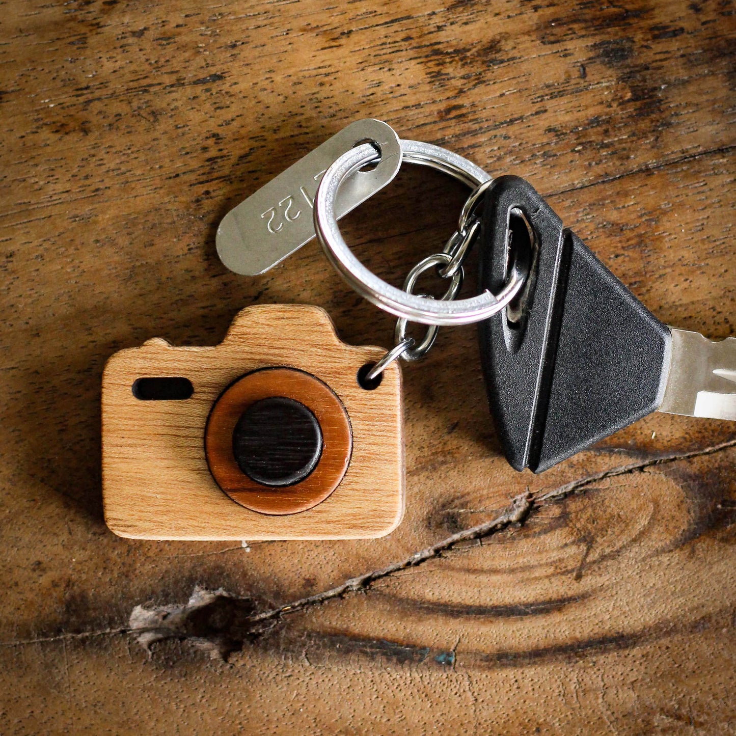 Wooden Camera Keychain - Eco-Friendly Keychain for Photography Enthusiasts