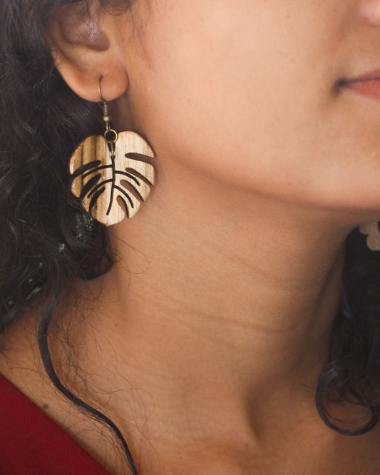 Eco-Friendly Nature-inspired Earrings - Fashionable and Sustainable Wooden Monstera Leaf Earrings