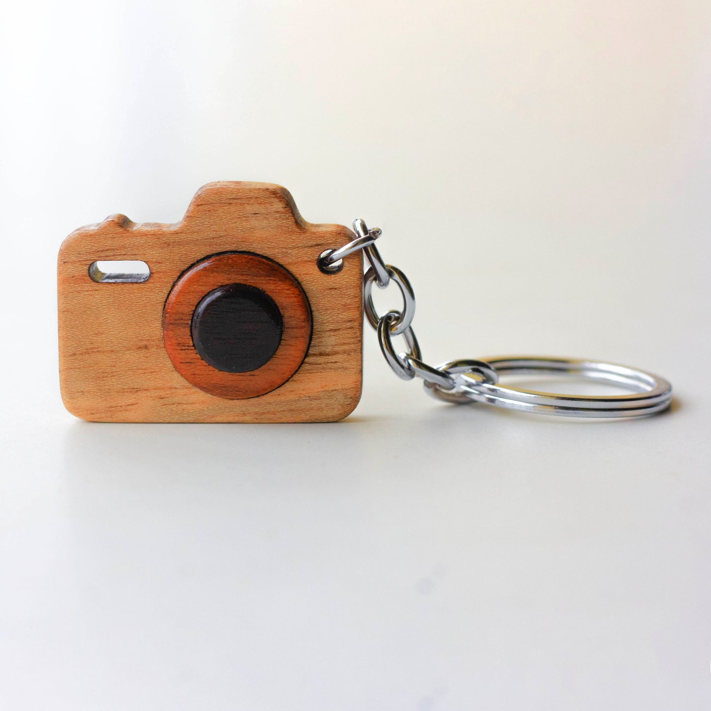 Wooden Camera Keychain - Eco-Friendly Keychain for Photography Enthusiasts