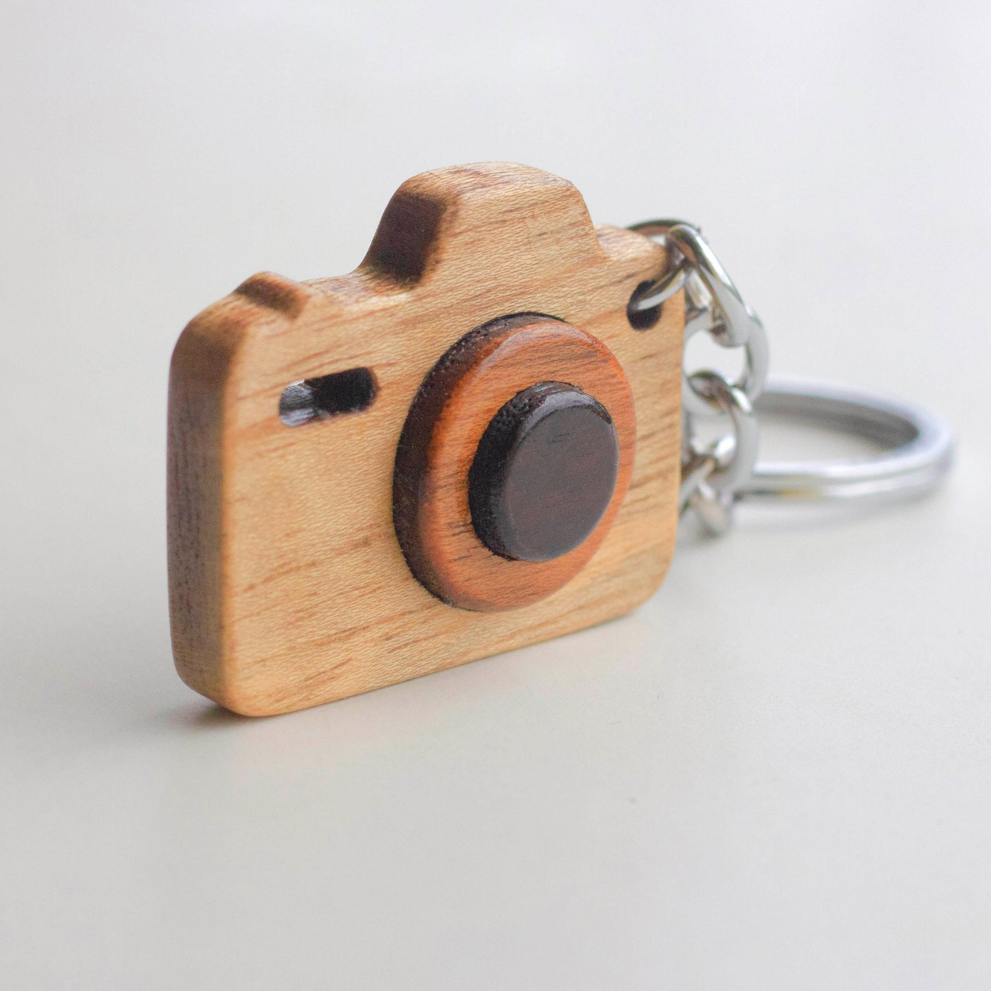 Wooden Camera Keychain - Eco-Friendly Keychain for Photography Enthusiasts