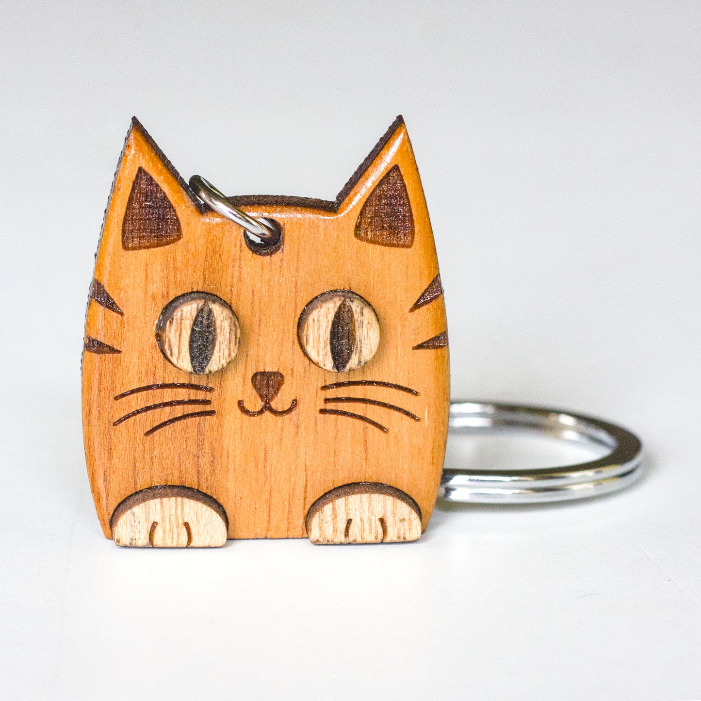 Wooden Cat Keychain - Eco-Conscious and Nature-inspired Key Accessory