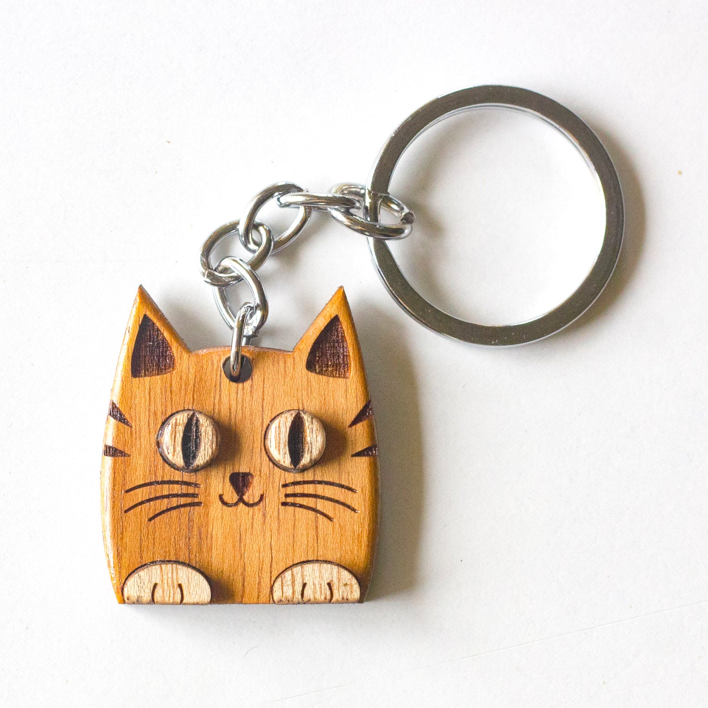 Wooden Cat Keychain - Eco-Conscious and Nature-inspired Key Accessory