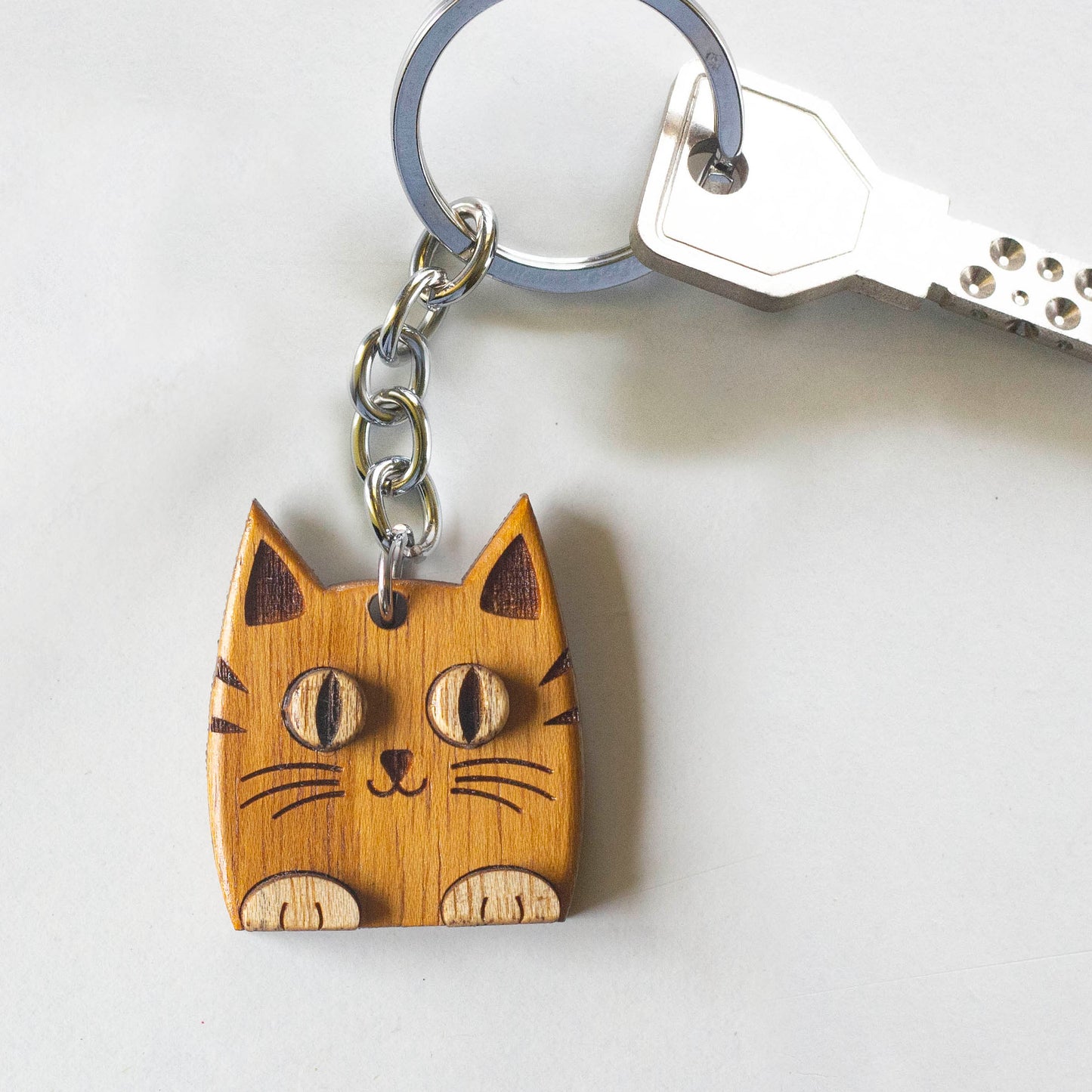 Wooden Cat Keychain - Eco-Conscious and Nature-inspired Key Accessory