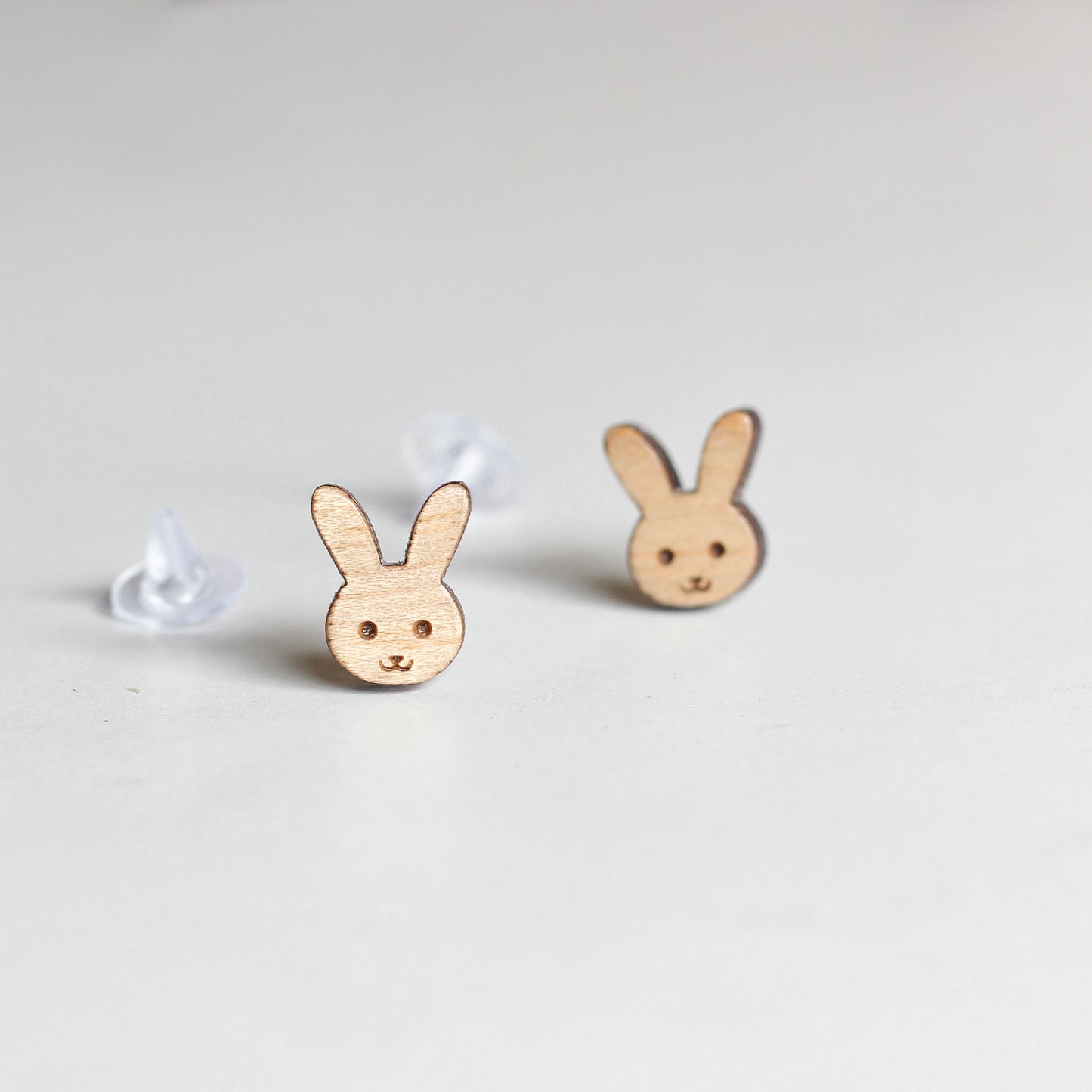 Pendientes de madera con diseño de conejito - Pendientes lindos y ecológicos para mujeres y niñas